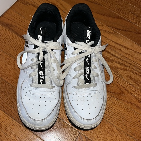 Nike Air Sneakers - Picture 2 of 4